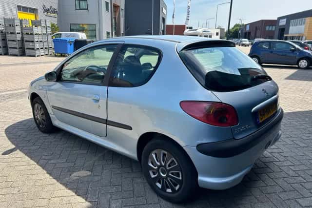 Peugeot 206 (2003) thumbnail 4