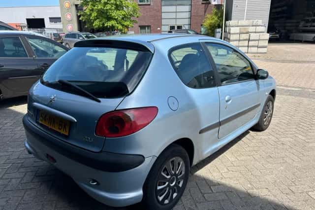 Peugeot 206 (2003) thumbnail 5