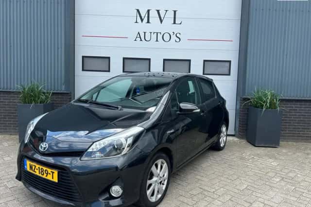 Toyota Yaris (2013) thumbnail 2