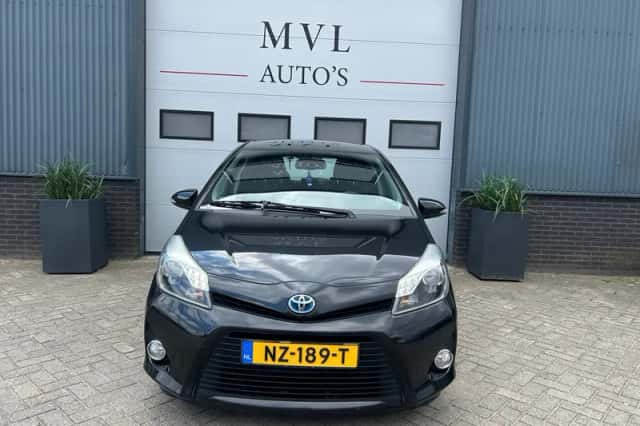 Toyota Yaris (2013) thumbnail 3