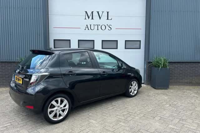 Toyota Yaris (2013) thumbnail 4