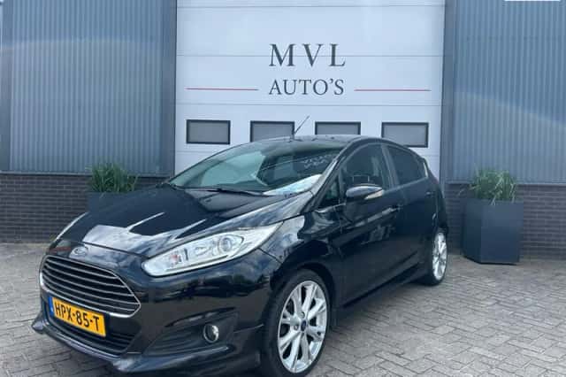 Ford Fiesta (2014) thumbnail 2