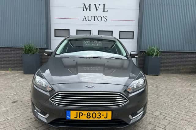 Ford Focus (2016) thumbnail 3