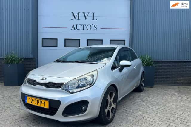 Kia Rio (2012) thumbnail 2
