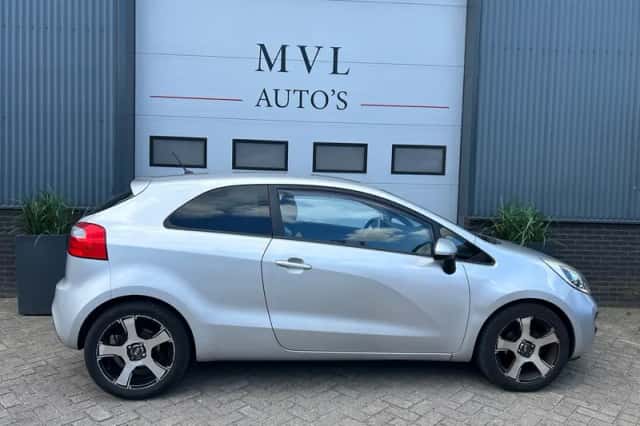 Kia Rio (2012) thumbnail 5