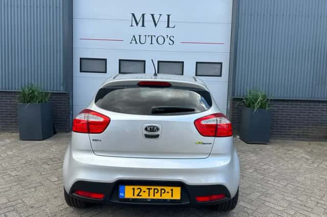 Kia Rio (2012) thumbnail 6