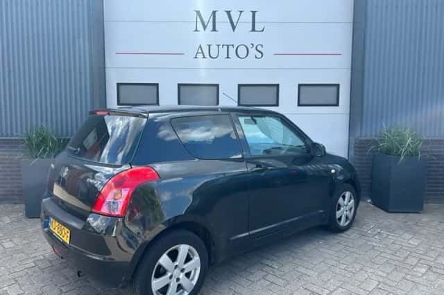 Suzuki Swift (2009) thumbnail 4