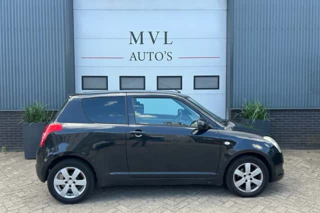 Suzuki Swift (2009) thumbnail 5