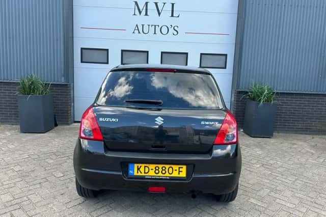 Suzuki Swift (2009) thumbnail 6