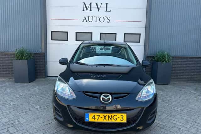 Mazda 2 (2012) thumbnail 3