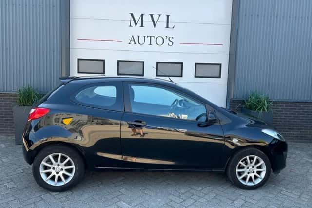 Mazda 2 (2012) thumbnail 6