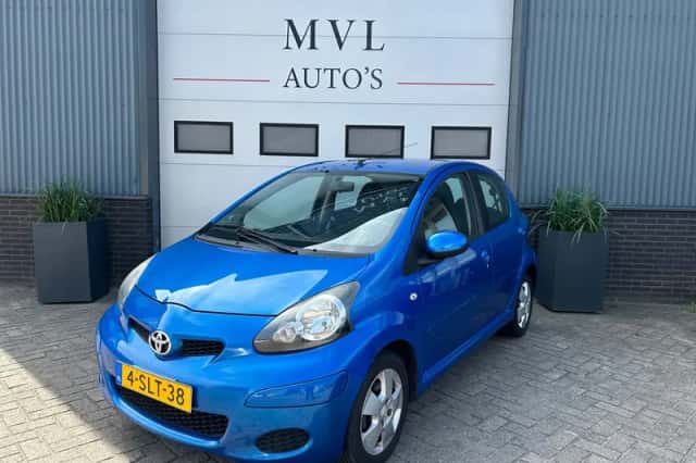 Toyota Aygo (2010) thumbnail 1