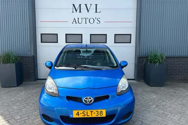 Toyota Aygo (2010) thumbnail 2