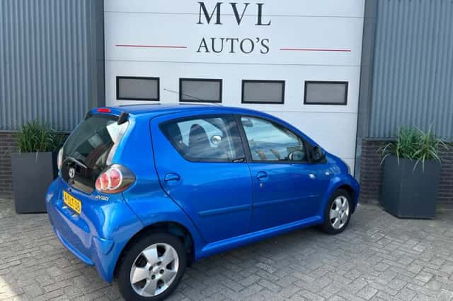 Toyota Aygo (2010) thumbnail 3