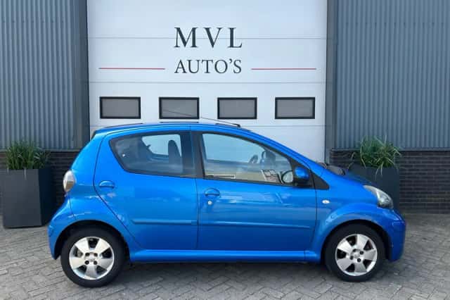 Toyota Aygo (2010) thumbnail 4