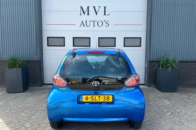 Toyota Aygo (2010) thumbnail 5