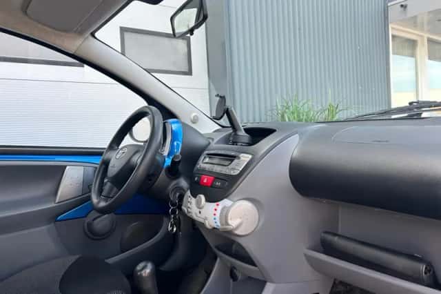 Toyota Aygo (2010) thumbnail 6