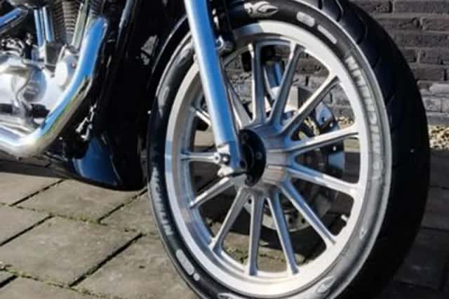 HARLEY-DAVIDSON SPORTSTER (2007) thumbnail 3