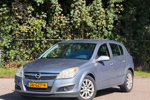 Opel Astra (2008) thumbnail 1