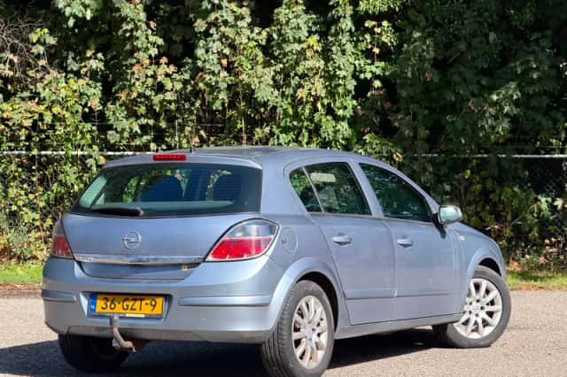 Opel Astra (2008) thumbnail 2