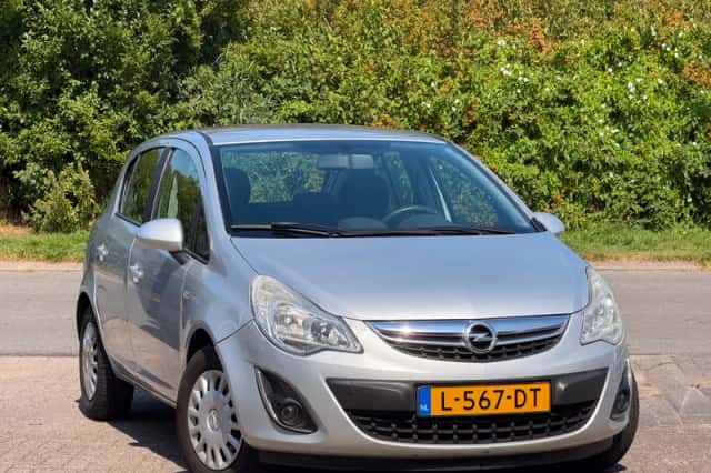Opel Corsa (2012) thumbnail 1