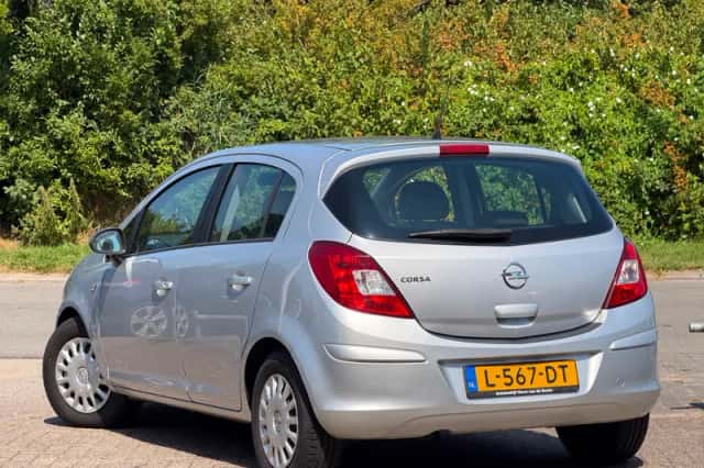 Opel Corsa (2012) thumbnail 2