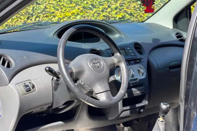 Toyota Yaris (2003) thumbnail 5
