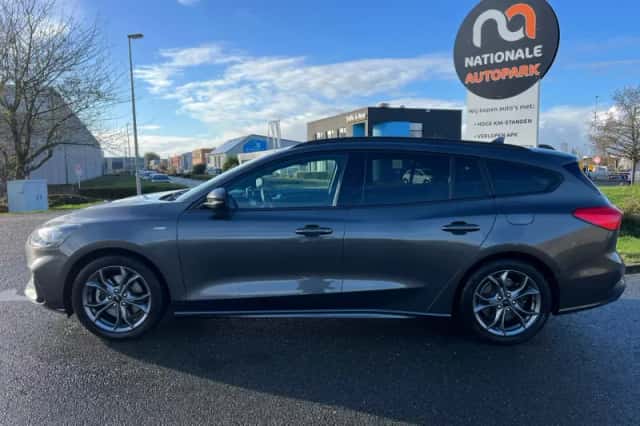 Ford Focus (2019) thumbnail 2