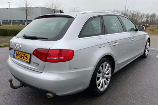 Audi A4 (2008) thumbnail 5