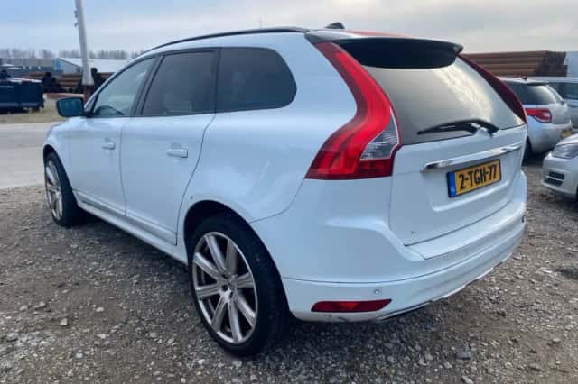 Volvo XC60 (2014) thumbnail 2