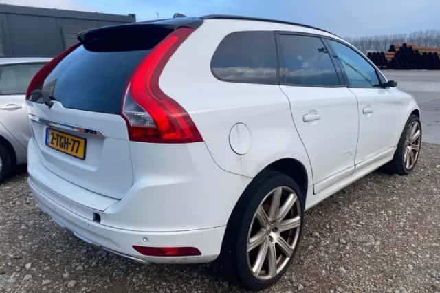 Volvo XC60 (2014) thumbnail 4