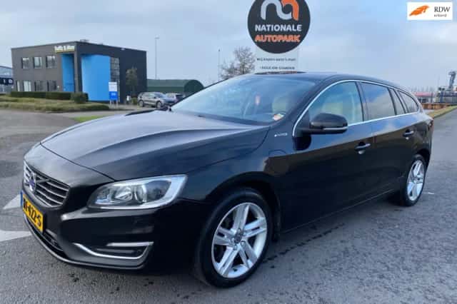 Volvo V60 (2015) thumbnail 1
