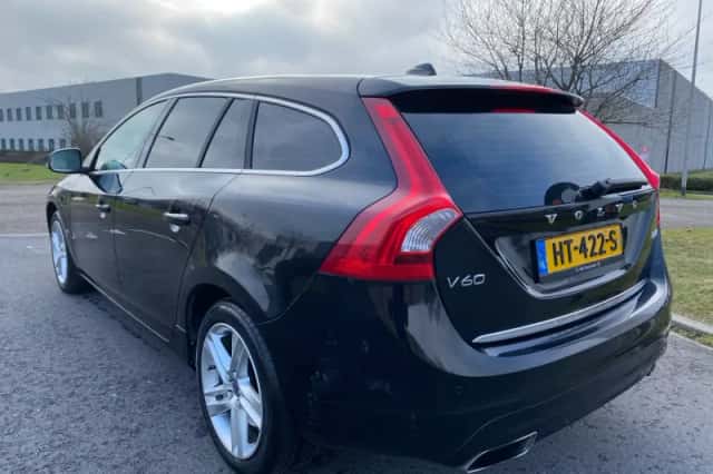 Volvo V60 (2015) thumbnail 3