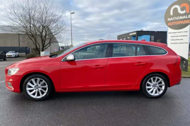 Volvo V60 (2014) thumbnail 2