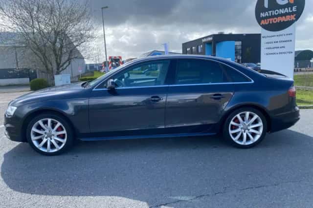 Audi A4 (2014) thumbnail 2