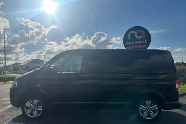 Volkswagen Transporter (2015) thumbnail 2