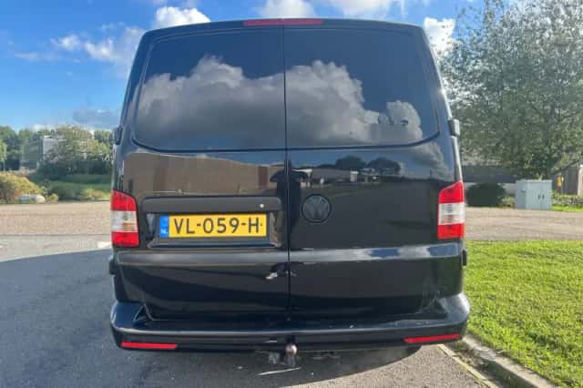Volkswagen Transporter (2015) thumbnail 4