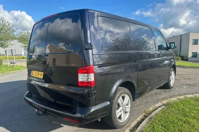 Volkswagen Transporter (2015) thumbnail 5