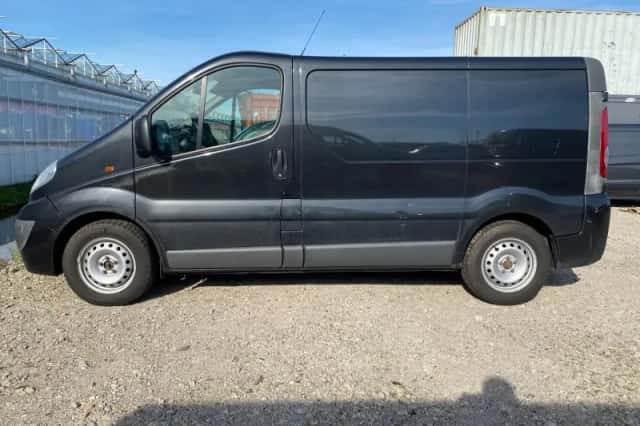 Opel Vivaro (2011) thumbnail 2