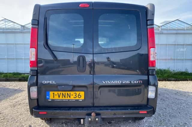 Opel Vivaro (2011) thumbnail 4