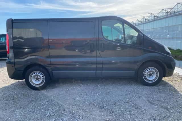 Opel Vivaro (2011) thumbnail 6