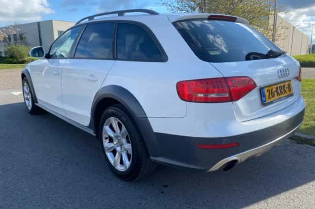 Audi A4 Allroad (2010) thumbnail 3