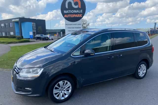 Volkswagen Sharan (2011) thumbnail 2
