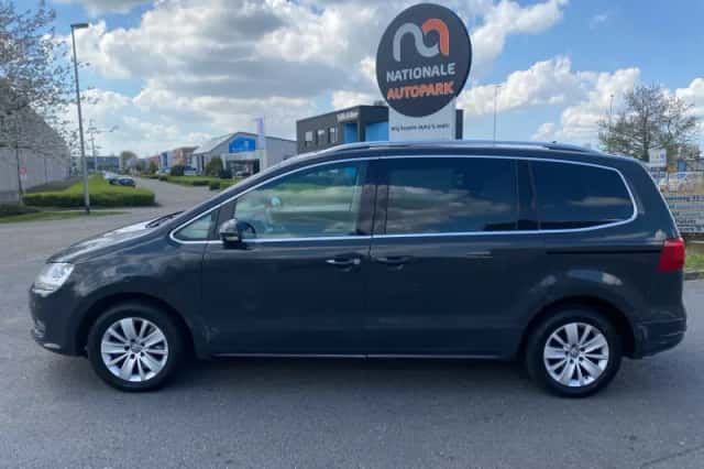 Volkswagen Sharan (2011) thumbnail 3