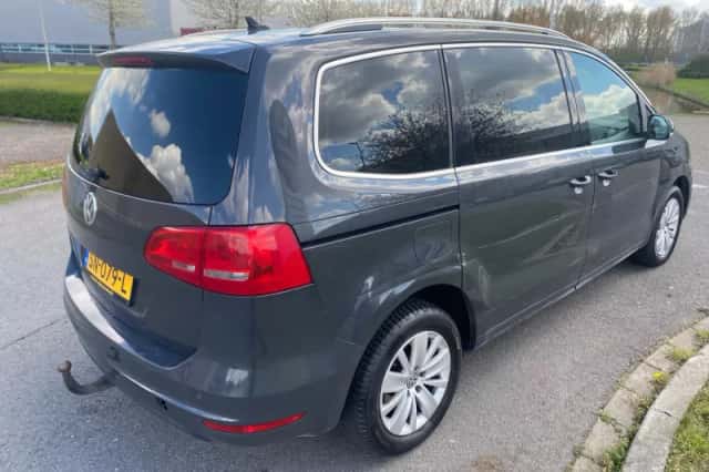 Volkswagen Sharan (2011) thumbnail 6