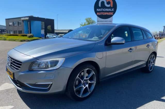 Volvo V60 (2016) thumbnail 1