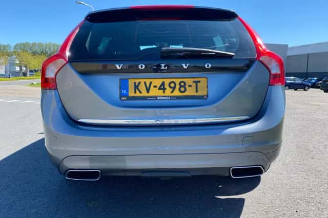 Volvo V60 (2016) thumbnail 4