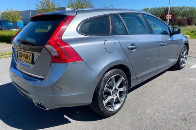 Volvo V60 (2016) thumbnail 5