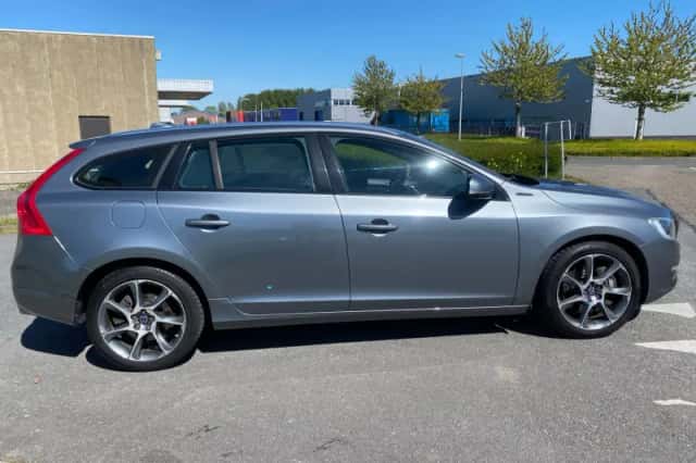 Volvo V60 (2016) thumbnail 6