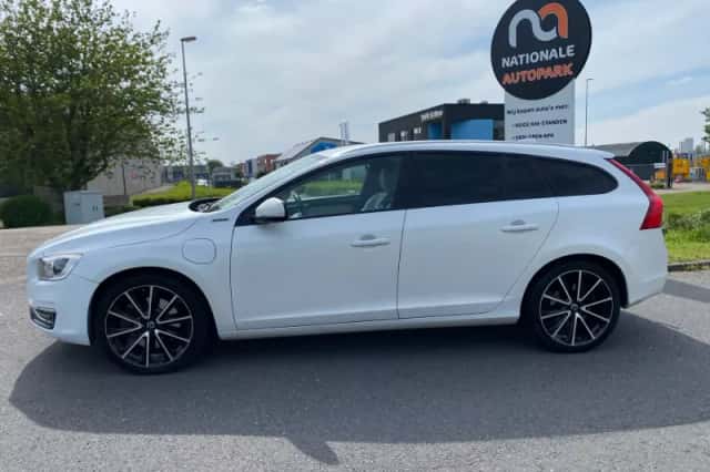Volvo V60 (2015) thumbnail 2